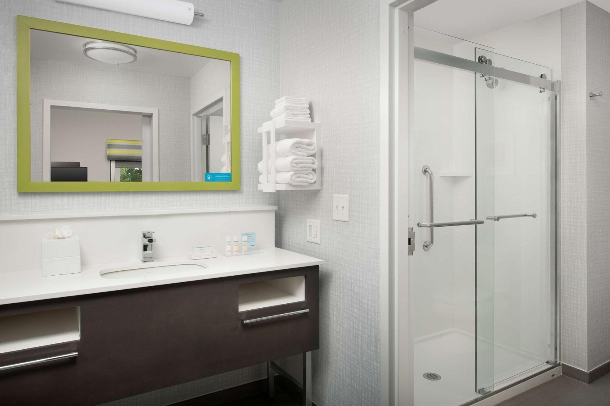 Hampton Inn & Suites Charlotte Airport Lake Pointe Exterior foto