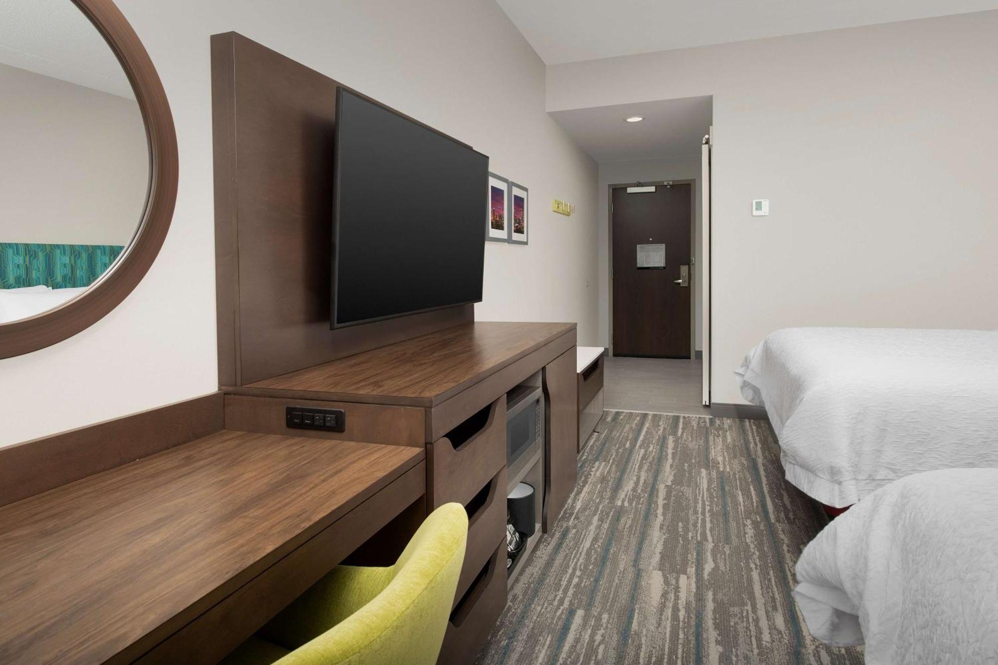 Hampton Inn & Suites Charlotte Airport Lake Pointe Exterior foto