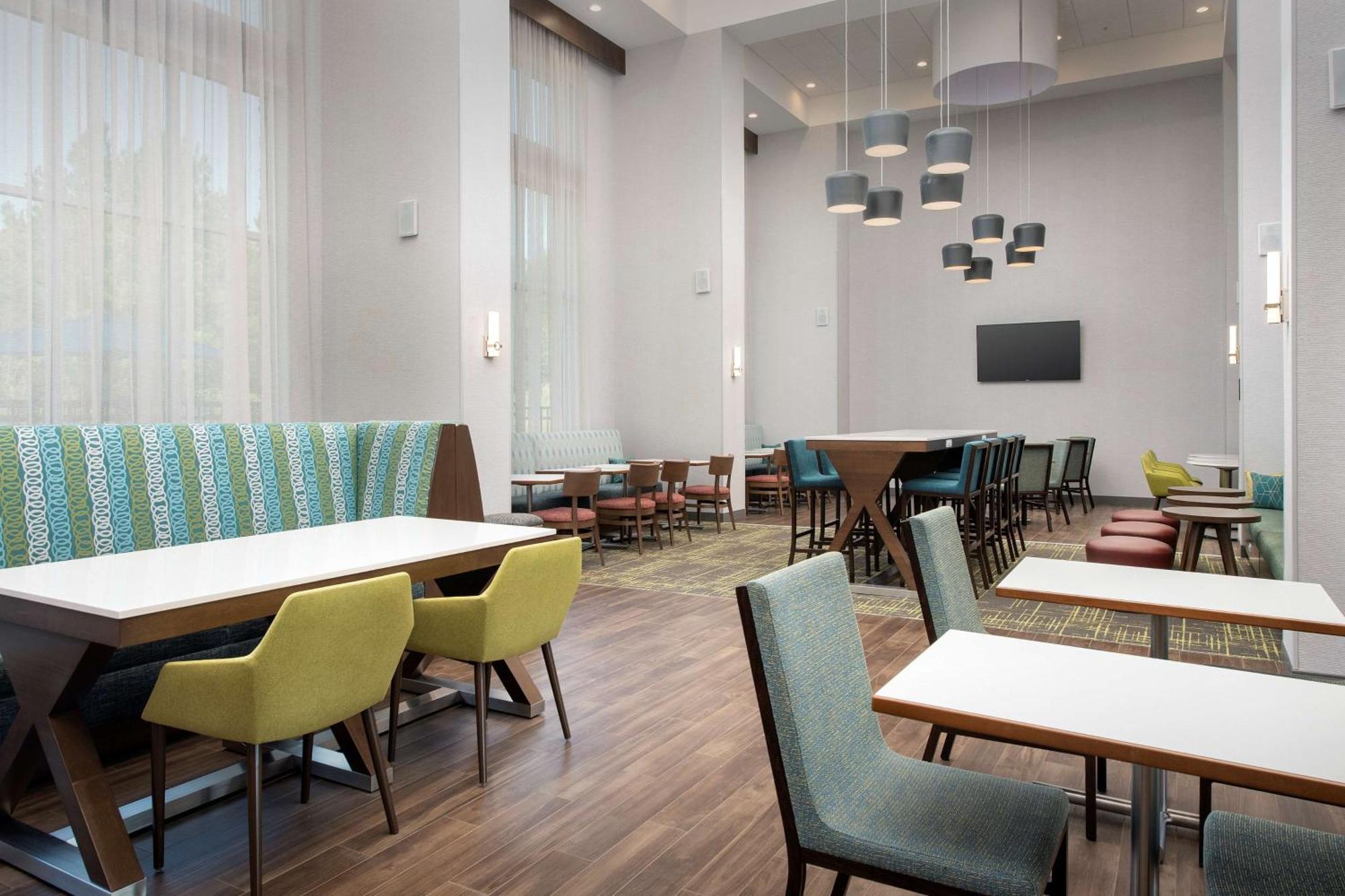 Hampton Inn & Suites Charlotte Airport Lake Pointe Exterior foto