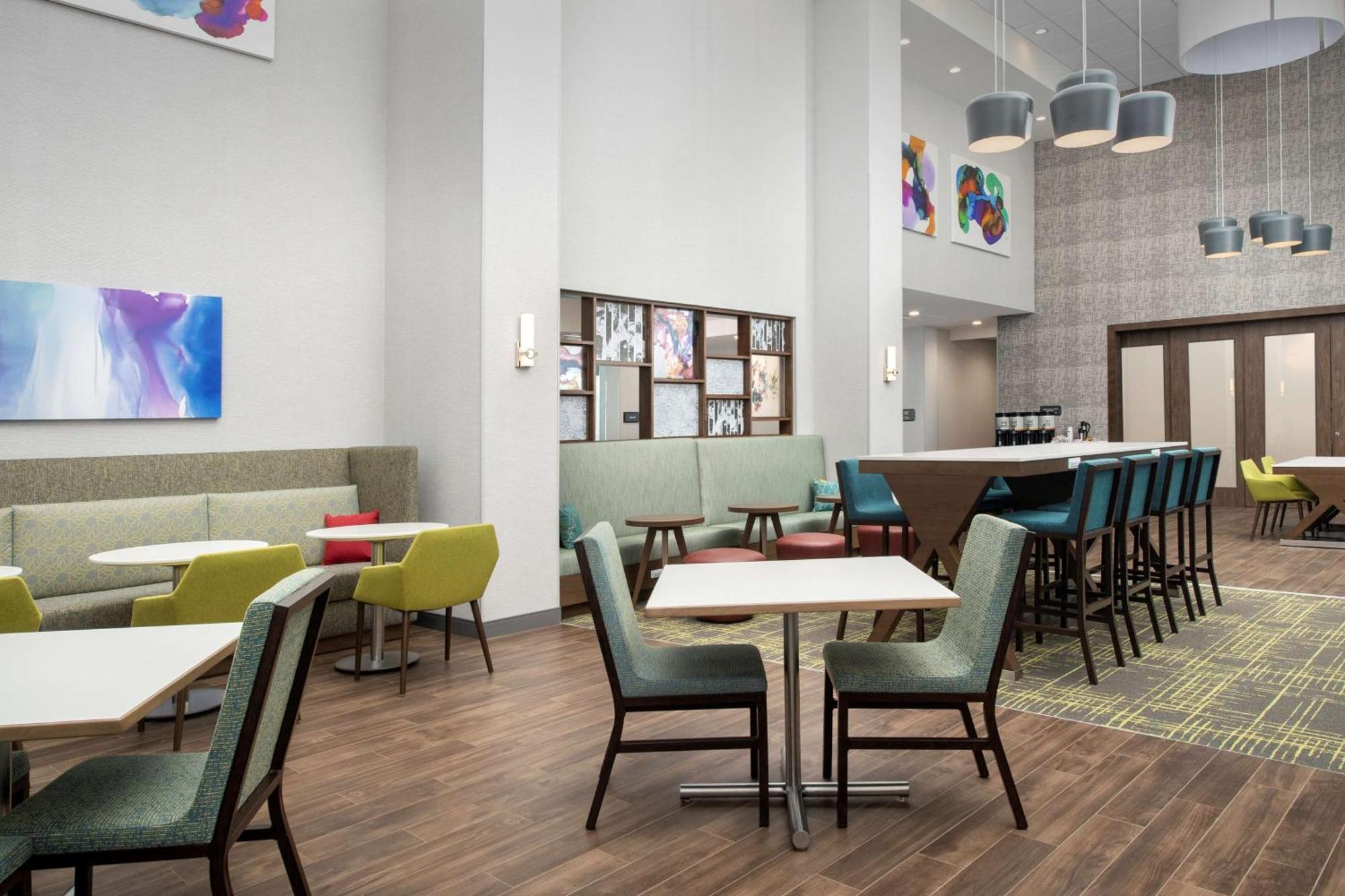 Hampton Inn & Suites Charlotte Airport Lake Pointe Exterior foto